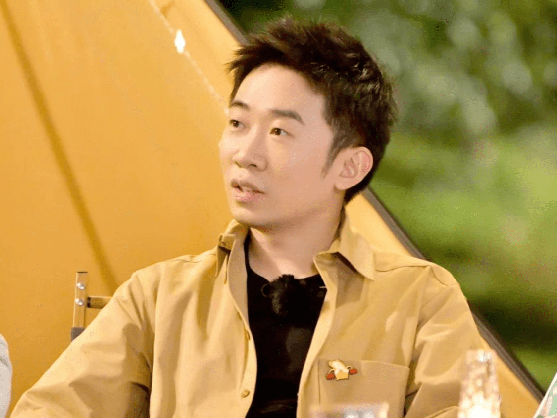 但是,女方能在跟杨迪恋爱16年,已经是35,6岁的年龄(因为杨迪说两人是