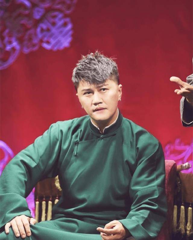 德云社演员晒堵车照,却被网友羡慕开豪车,直呼说相声的真挣钱_刘九思