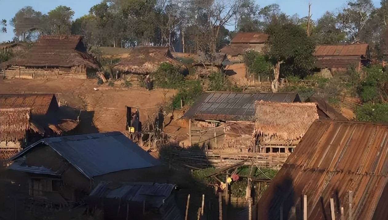 阿卡族部落:男主内女主外,男性地位崇高却被称为社会的失败产物_老金