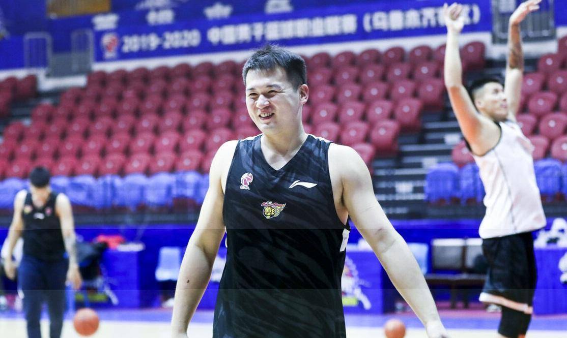 cuba第一中锋两场共2分5板,最菜内线非他莫属_万圣伟_机会_联赛