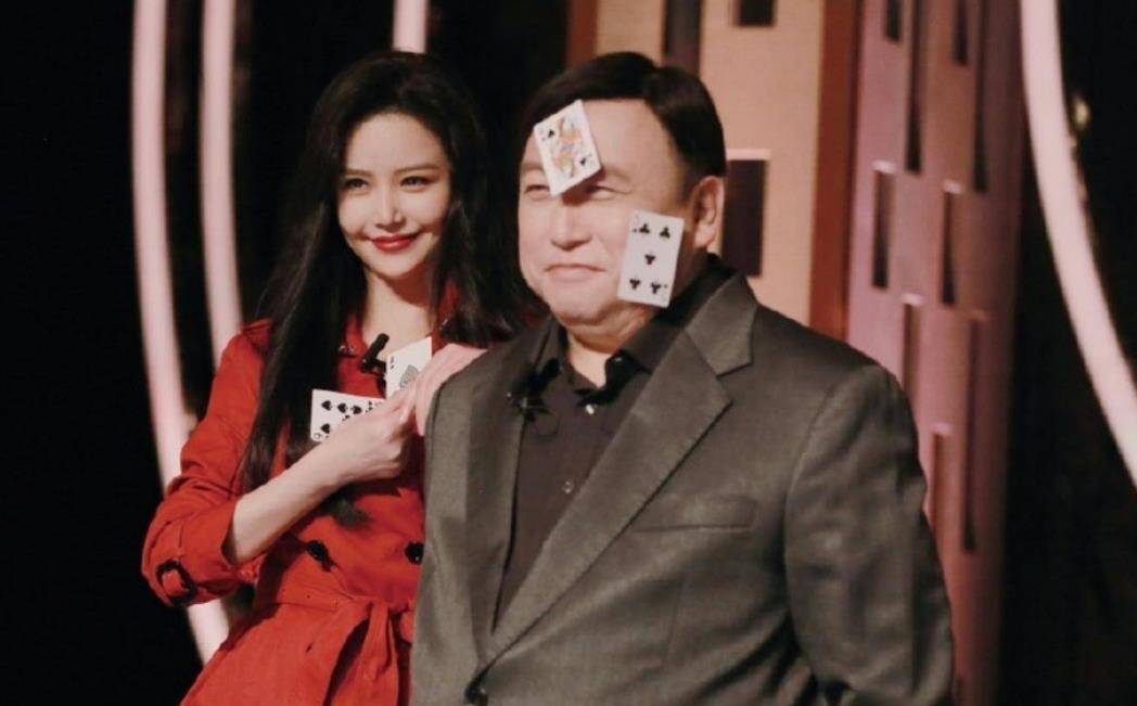 后来王晶还捧红过一位晶女郎邱意浓,这分明就是邱淑贞的替代品,可见他