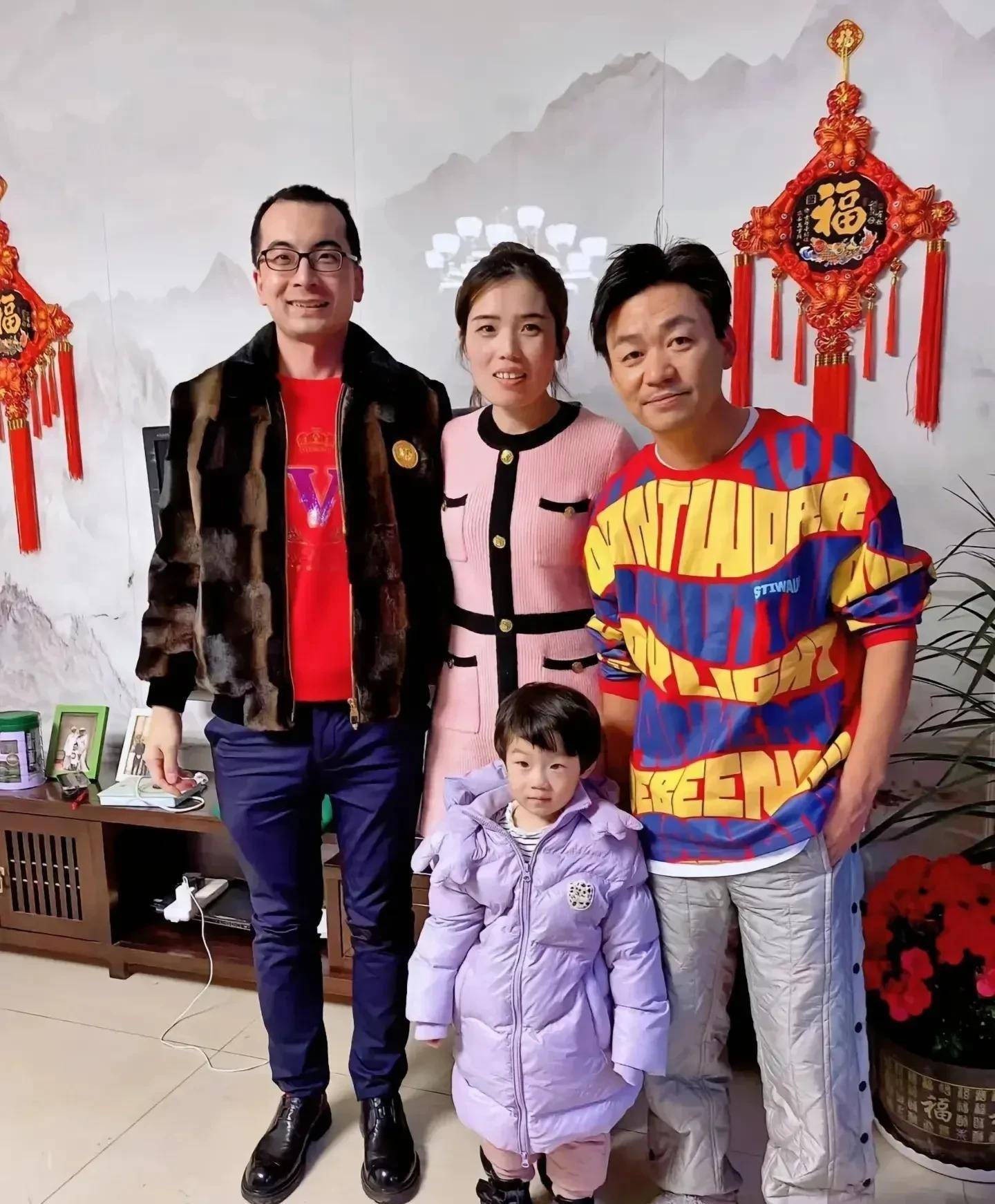 王宝强过年回老家祭拜生母!