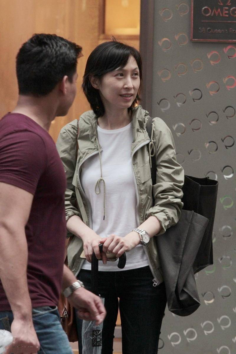 刘青云妻子太接地气!