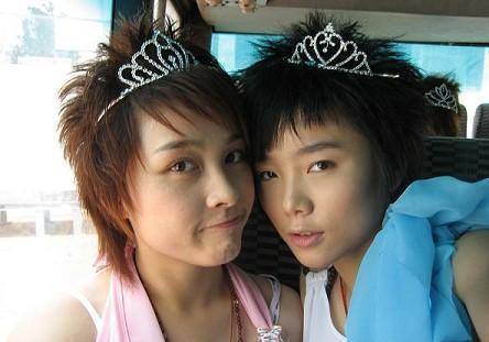 墙上旧海报已褪色,称自己曾是梦想家_厉娜_许飞_李娜