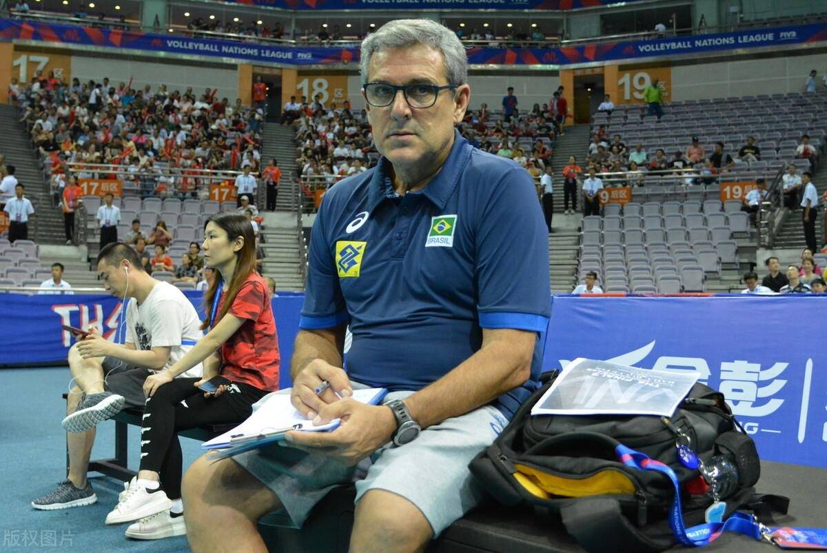 世界女排的美女们还是土超豪门的教练们,应该又要和郎平比肩了_巴西