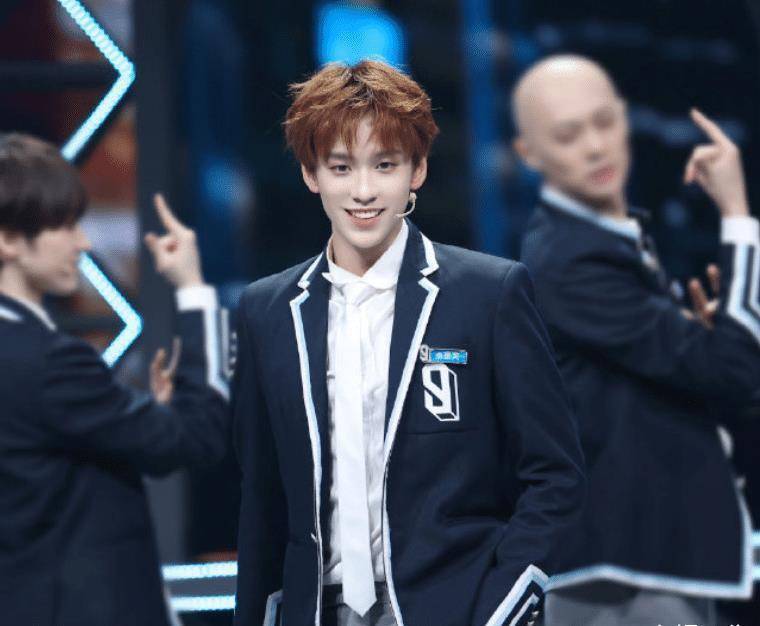 《青你3》选手怼脸照:余景天梁森互比帅,其他成员却"翻车"了_五官