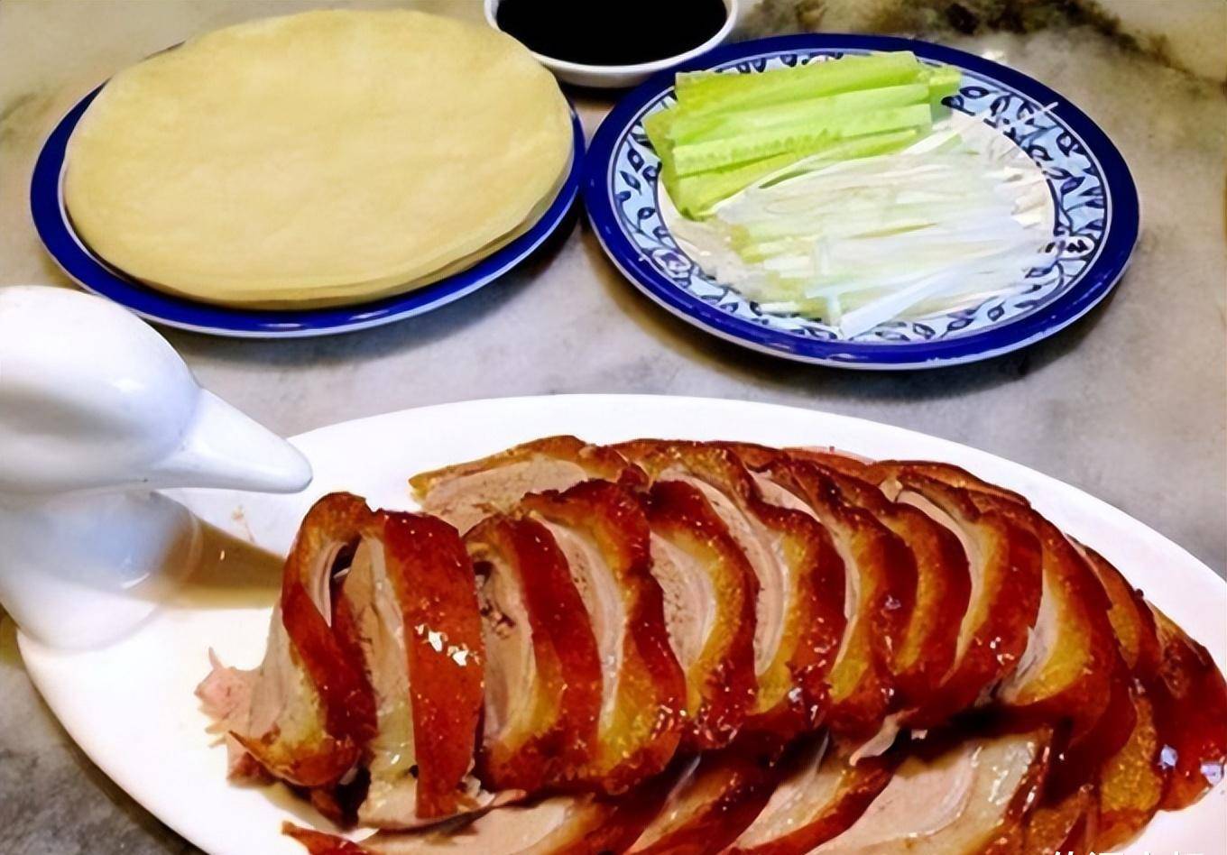 1985年,北京一家人到全聚德吃烤鸭还喝了一瓶茅台,一顿饭花50元_鸭子