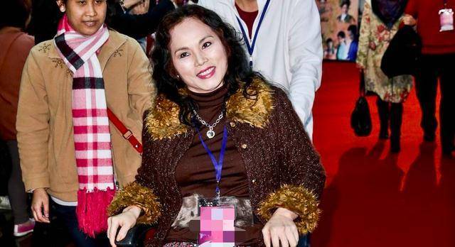 歌手李珮菁瘫痪42年双脚再现知觉,望再登舞台,坚强意志让人佩服