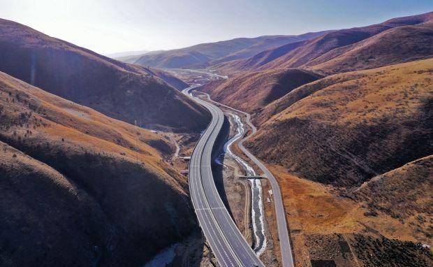 四川青海首通高速久马高速阿坝段50公里建成试通车_高速公路_马尔康