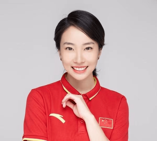 范晔参加了高低杠和平衡木两项赛事,分别拿到第4名和金牌,成为当时队