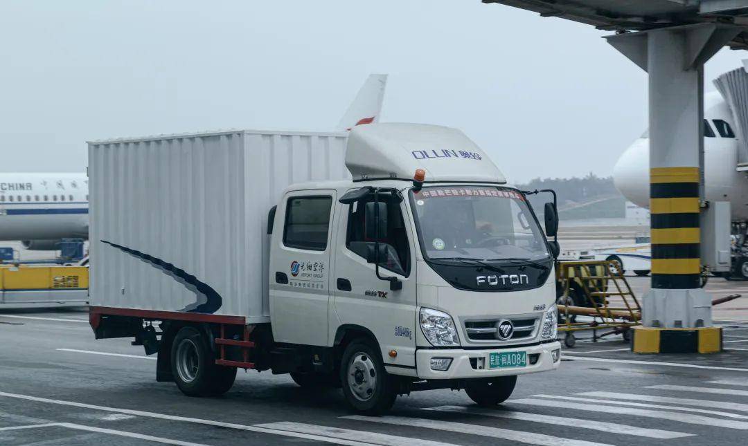 福州长乐机场地勤车辆随拍_航空_康巴斯来_的飞机