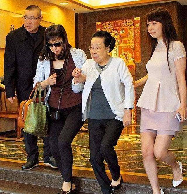 富商刘銮雄:吕丽君心机,最爱非李嘉欣,塞春卷乒乓球网球是假的_甘比