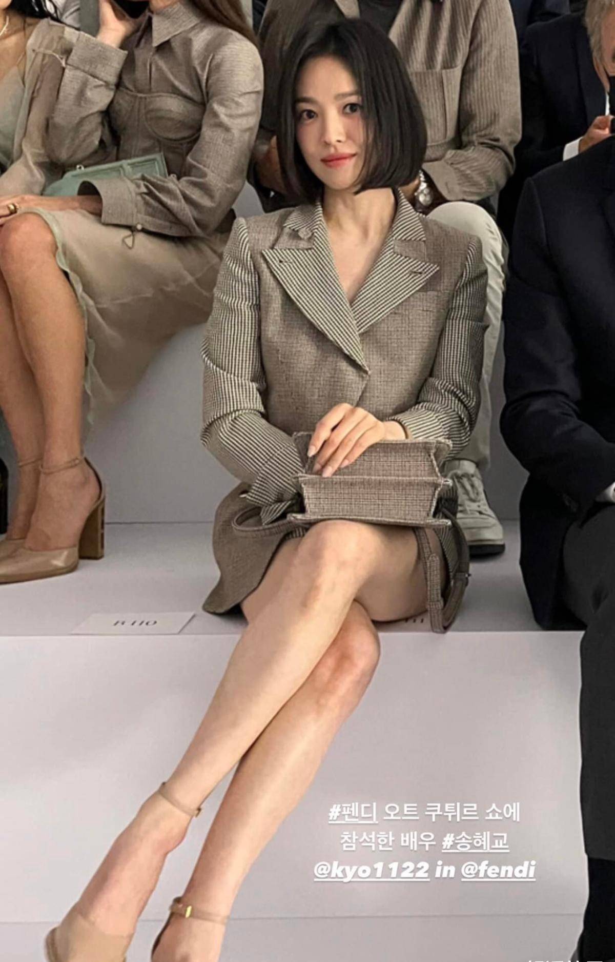 41岁宋慧乔出席fendi时装秀,身材苗条备受到关注_活动