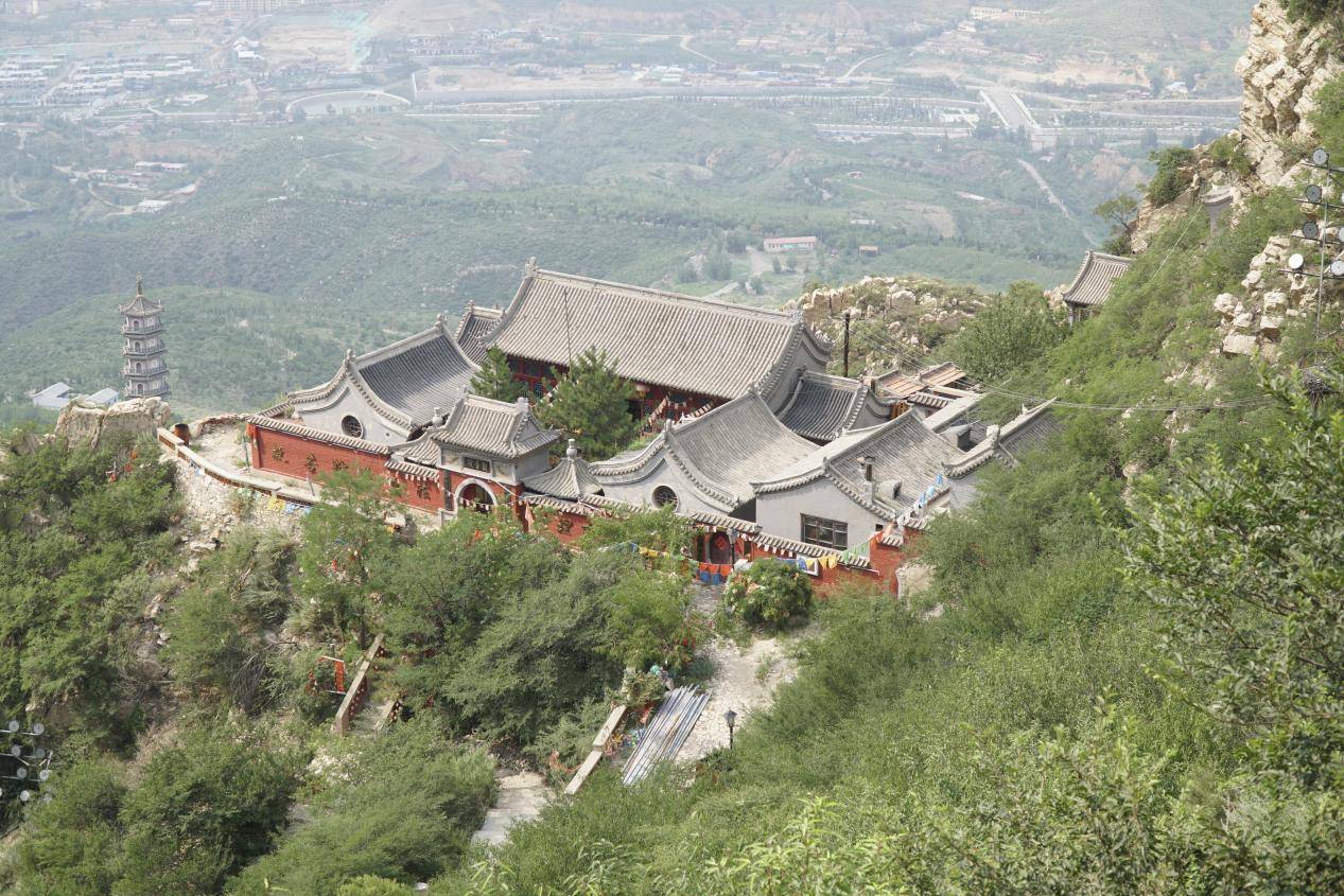 "飞来"的塞外小泰山,鸡鸣山