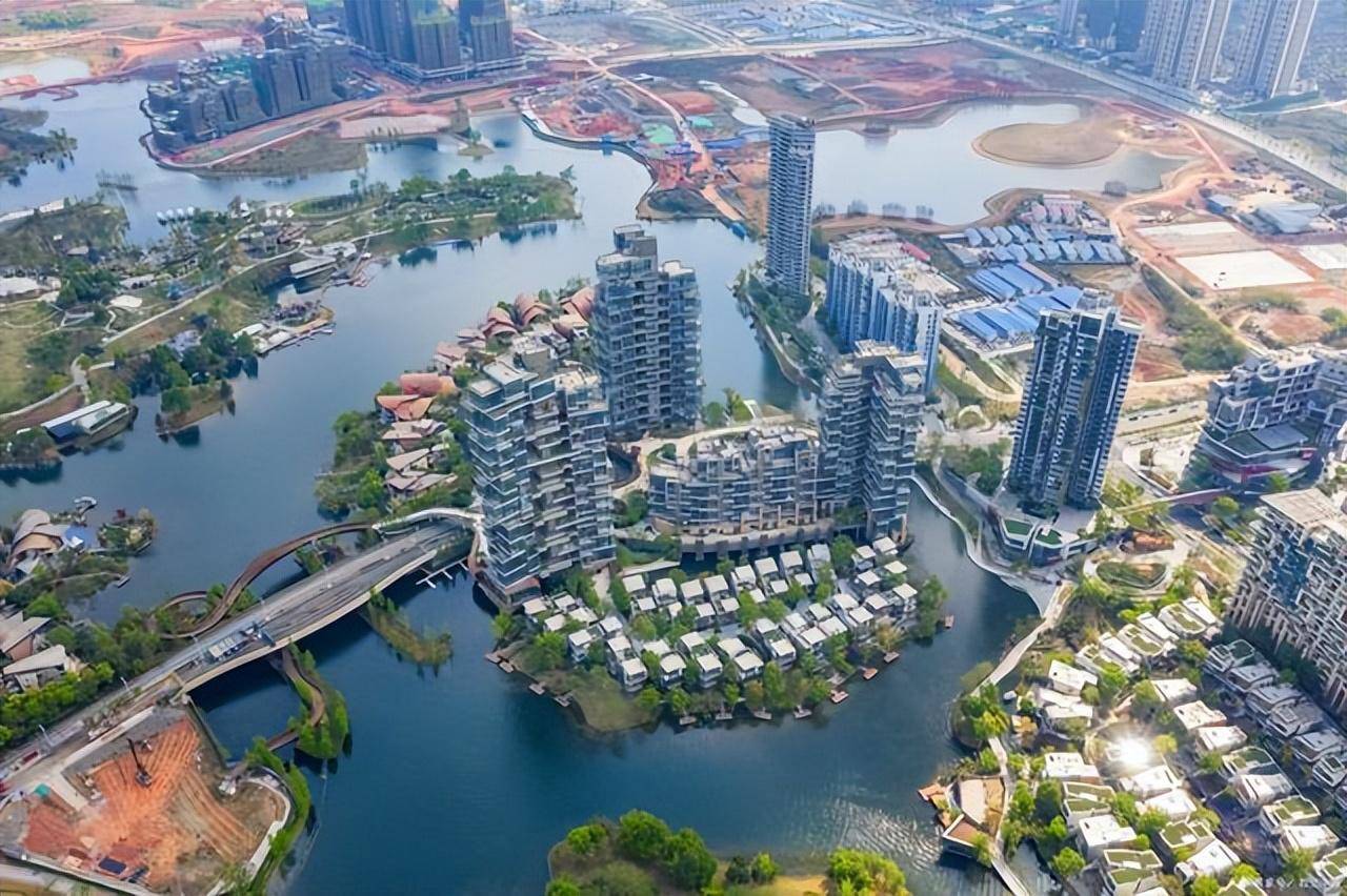 伊藤在麓湖生态城园区落户,招商时代公园和建发观唐映月附近有吗_成都