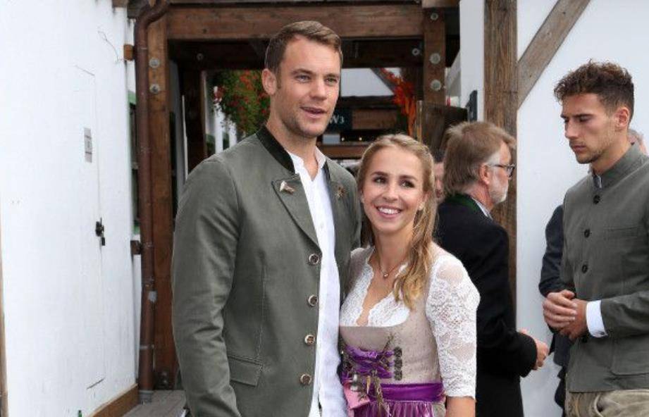 拜仁门神诺伊尔:婚内不忠诚19岁女大学生,小三和他老婆长得很像