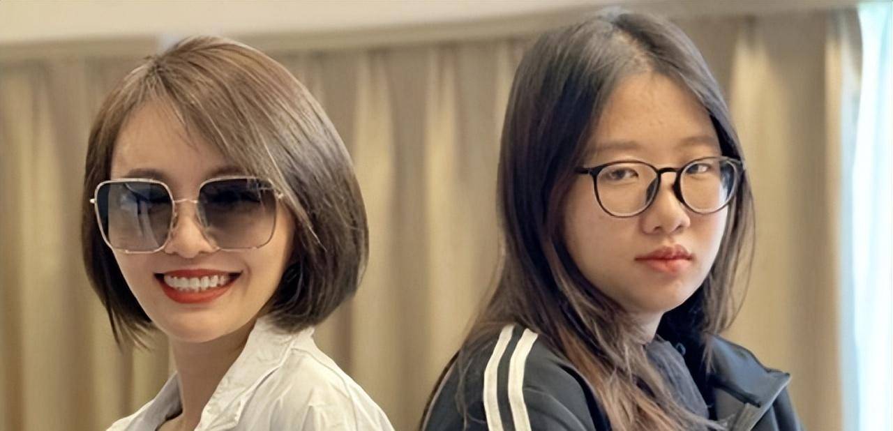 四川女人嫁给香港导演,拍短视频爆火,成为千万粉丝年入500万元_邓宇澄