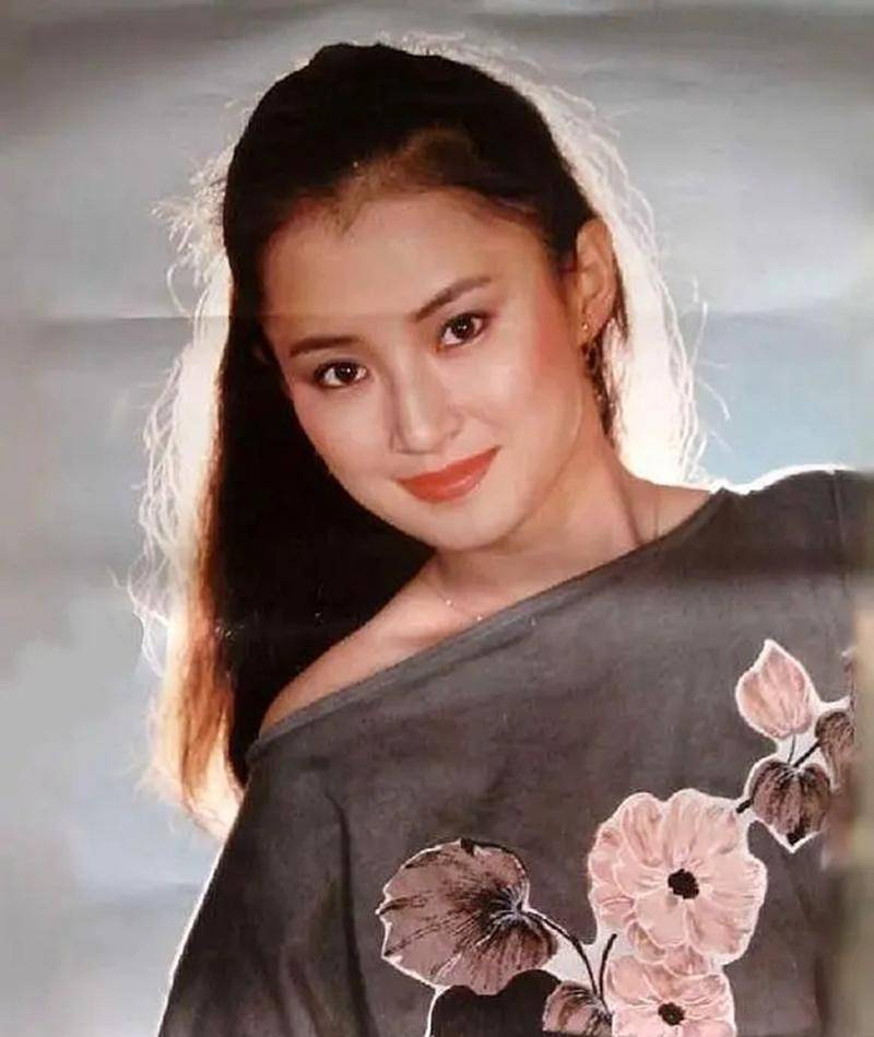 记得80年代女演员柳荻吗?曾登上《大众电影》封面,如今渺无音讯_作品_