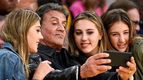 同框3千金,大女儿神似斯嘉丽_父亲_球迷_电影界