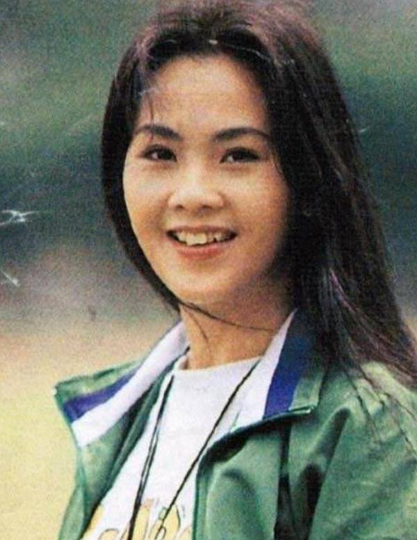 她是"香港展现第一人",曾因时尚写真走红,今60岁身家百亿_郑文雅_比赛