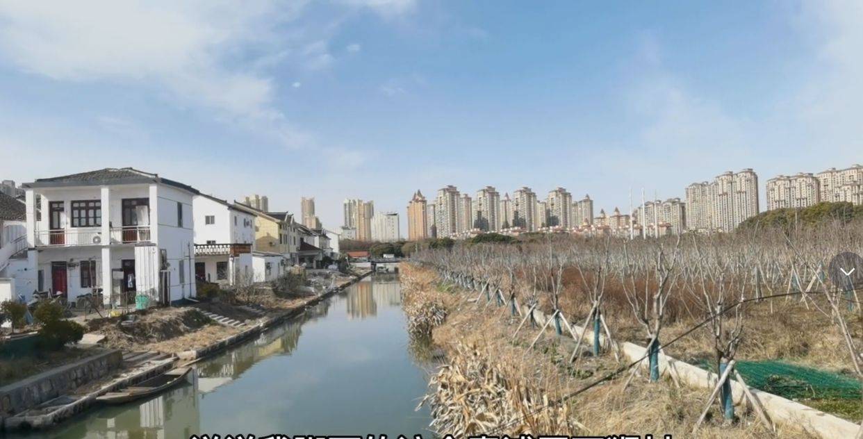 万狮村是上海比较偏僻的自然乡村,一片田园风光的景象,相比大上海的