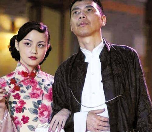 李小璐在剧中饰演姐姐莫南,今天文章的主角任斯璐在剧中饰演莫南的