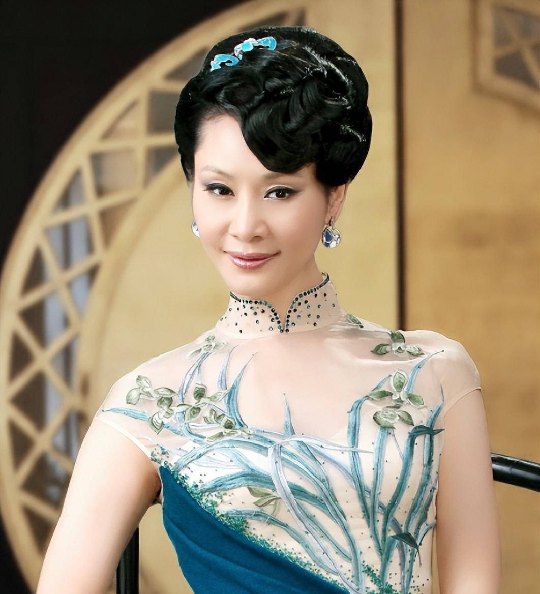 民歌天后现状:汤灿再露面认不出,宋祖英变时尚了,有人四处走穴_陈思思