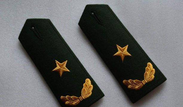 图|少将军衔肩章此是为何?