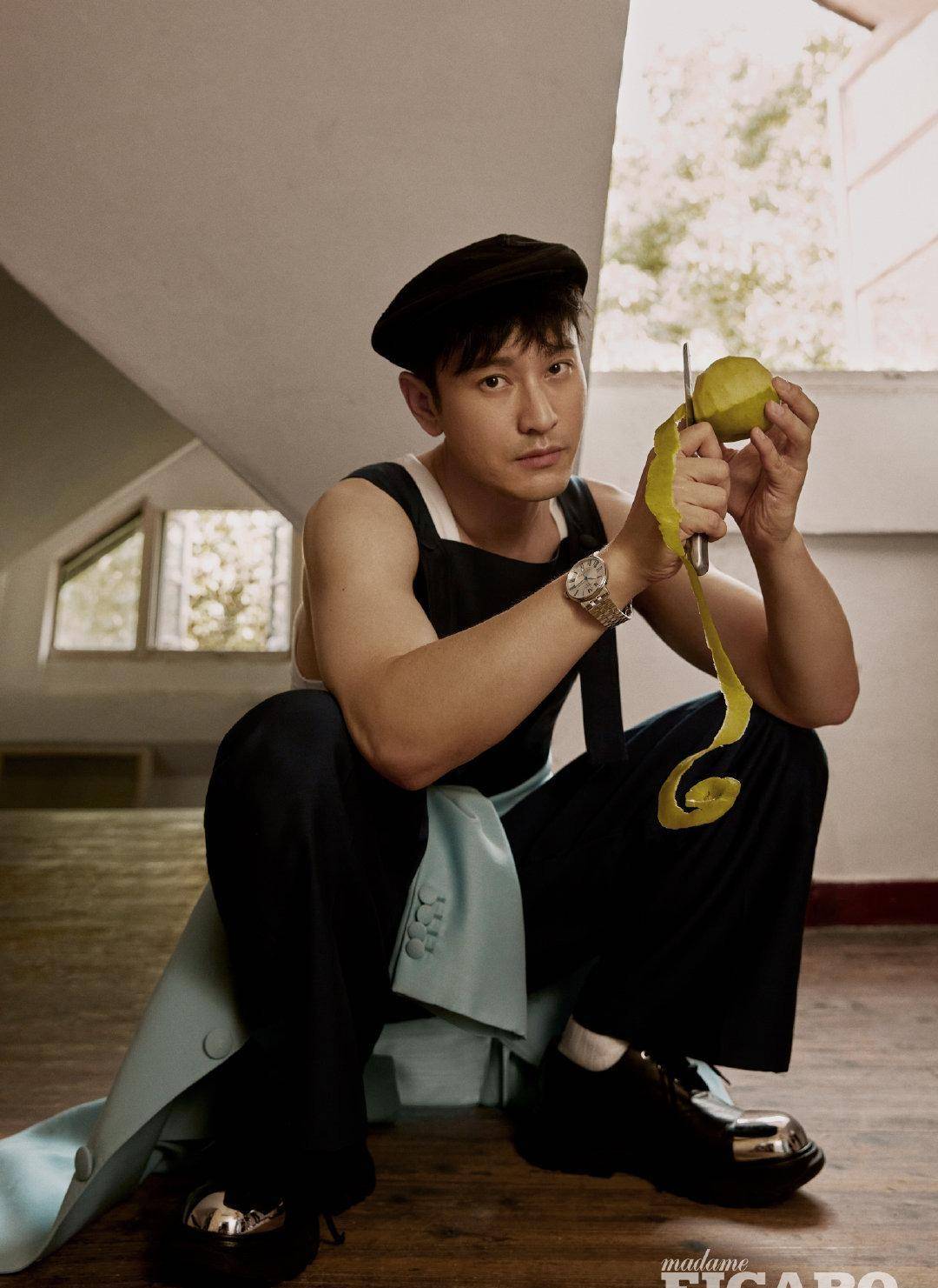 黄晓明新杂志释出,穿螺纹背心显雄厚肌肉_黑色_白色_休闲