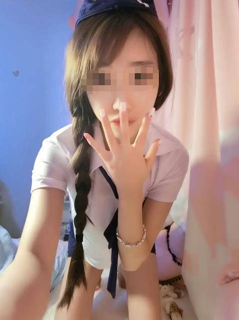 2021年,19岁女生为讨男友欢心,长期偷拍室友私密照发给男友_大学生