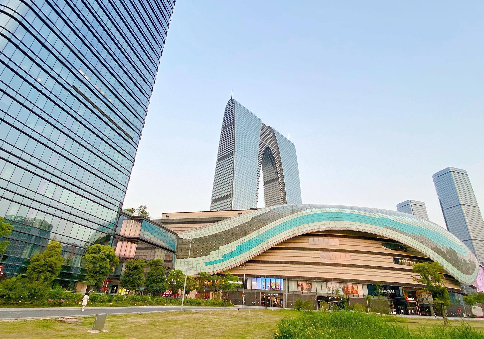 东方之门,苏州最著名的地标性建筑,为什么被调侃成"大秋裤"?