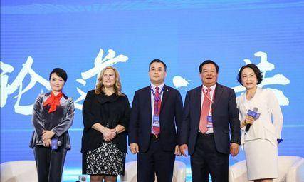 在2005年,曹晖正式成为了福耀集团的掌门人,开始帮助父亲管理企业.