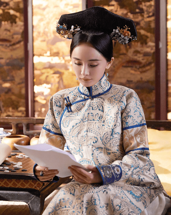 同样是"清宫造型",关晓彤灵气,宋轶典雅,看到袁姗姗心动了!