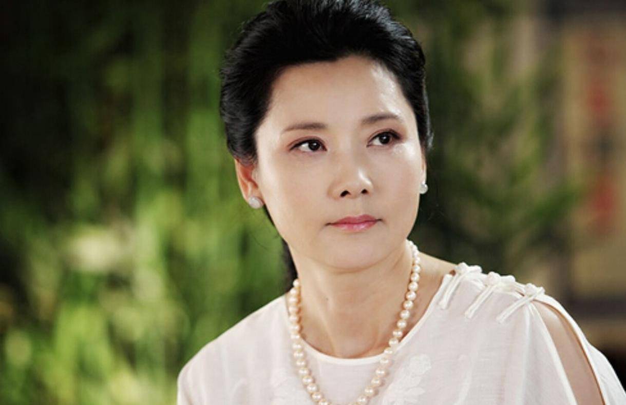 何赛飞:曾对机场工作人员发火,喝多了连导演都说,为何却没凉凉_父亲