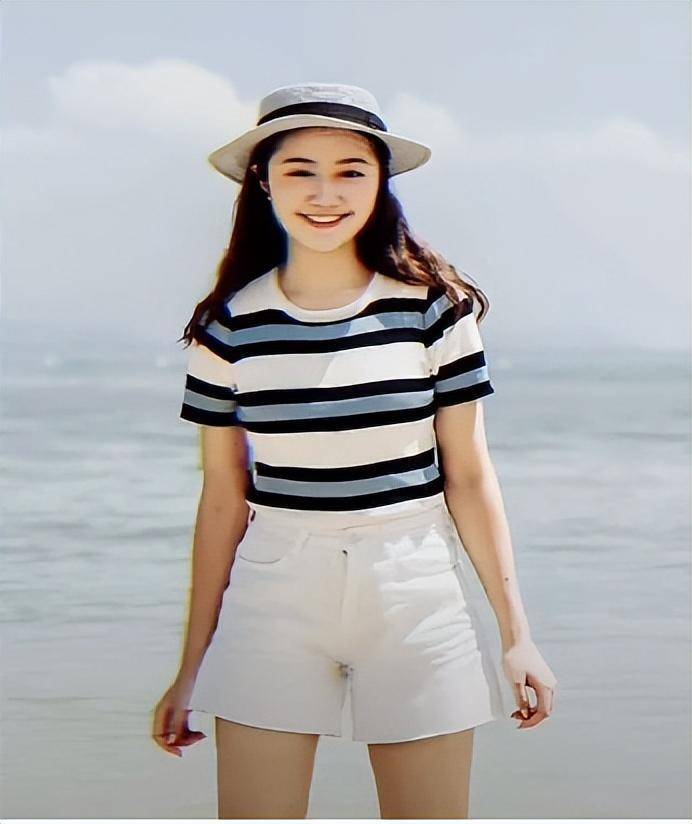 14年前"点读机女孩"高君雨,爆红后消失,现状曝光让人高攀不起_广告词