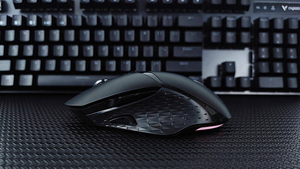 雷柏V30W无线游戏鼠标评测，支持十键宏编程，续航高达160小时