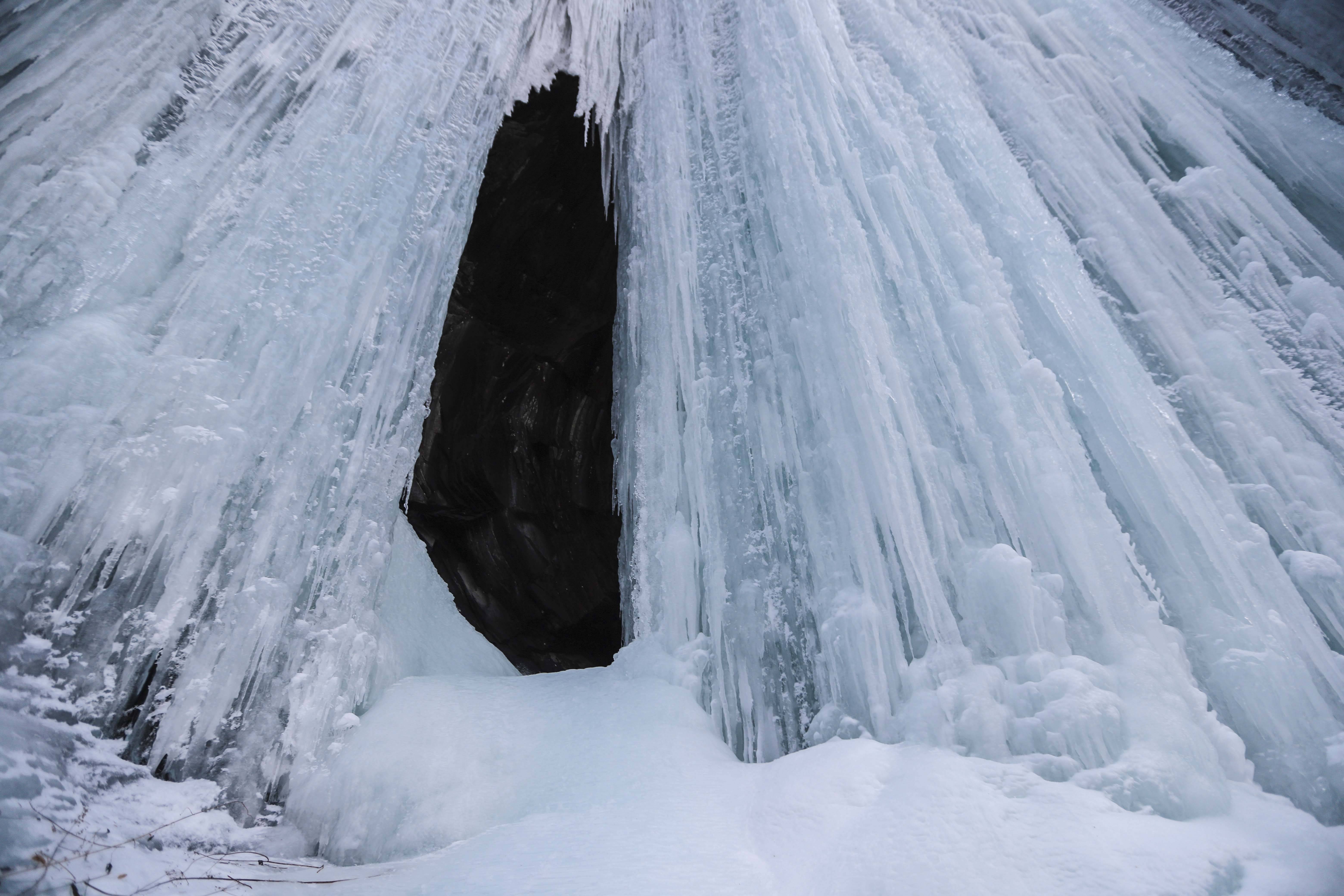 距离长白山不远处,有个地方叫望天鹅,冬天冰瀑连绵让人乐不思归_风景