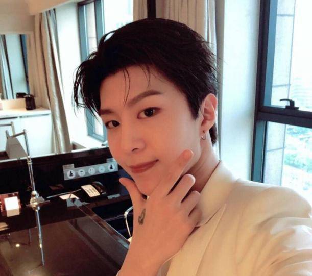 走进范丞丞的豪宅,可能年纪太小不懂照顾自己,这客厅也太乱了_生活