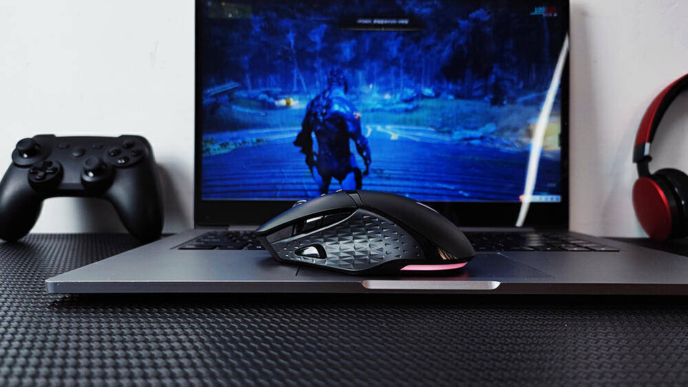 雷柏V30W无线游戏鼠标评测，支持十键宏编程，续航高达160小时