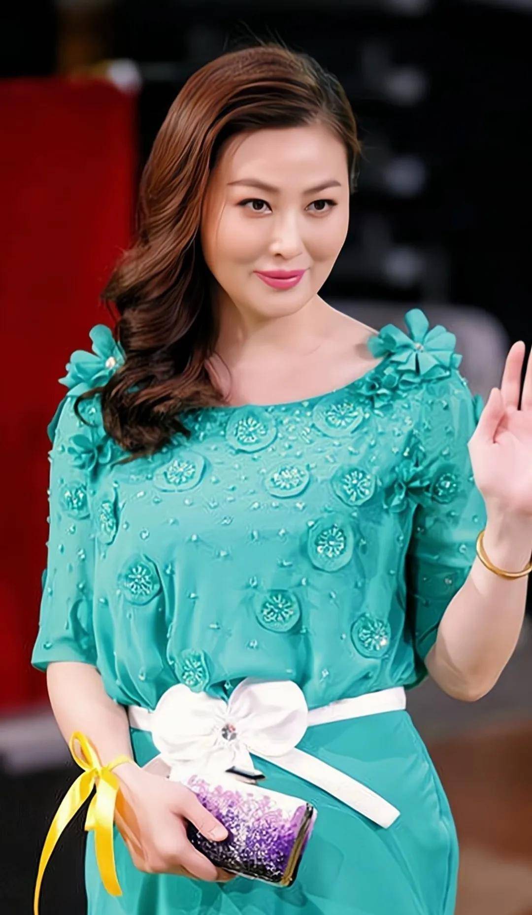 曾经时尚万种的"潘六姐"如今已发福,18张照片见证了岁月的无情_王思懿