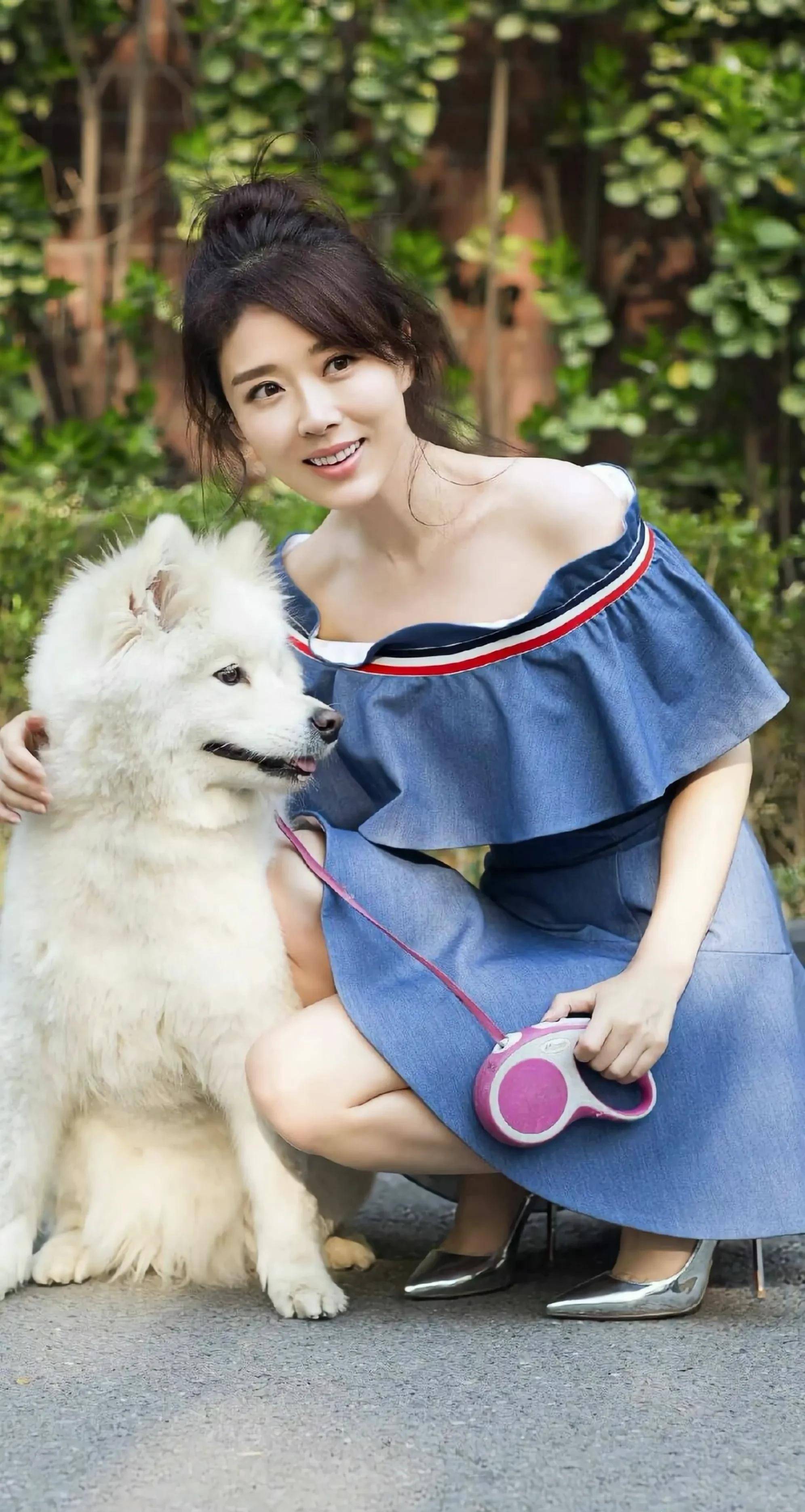 "最美嫦娥"颜丹晨,中年高级又贵气,成熟性感,韵味十足!