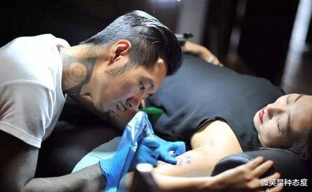 29岁纹身师:女顾客要求在她私处纹"用力",还问我要不要试一试_小施