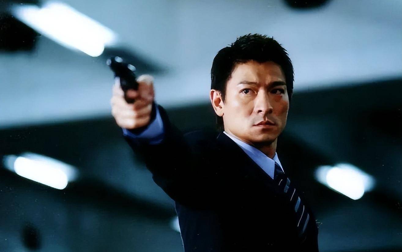 作为一个红了四十多年的香港艺人,刘德华扮演警察已多达十余次,人物