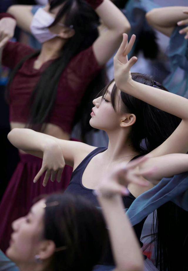 看不上王思聪,秒杀宣仪美岐的第一古装美人寄语龙韵竹:乐华靠你_程潇