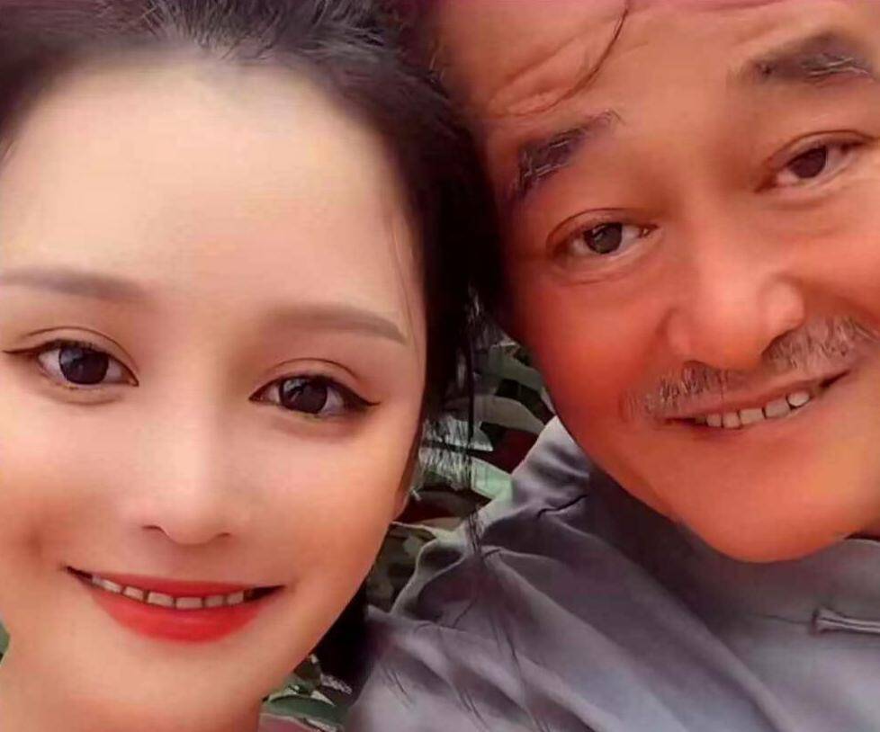 赵本山26岁女儿结婚,神秘老公正面照曝光,文质彬彬阳光少年一枚