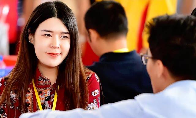 36岁女博士年薪20万,相亲3次遇挫心态崩了:早知道就不拖了