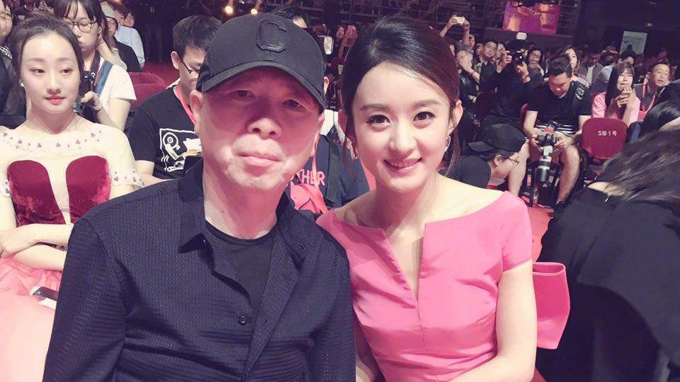 职高老师对赵丽颖说:"长这么好看,不如当空姐吧",还好学费不够_冯小刚