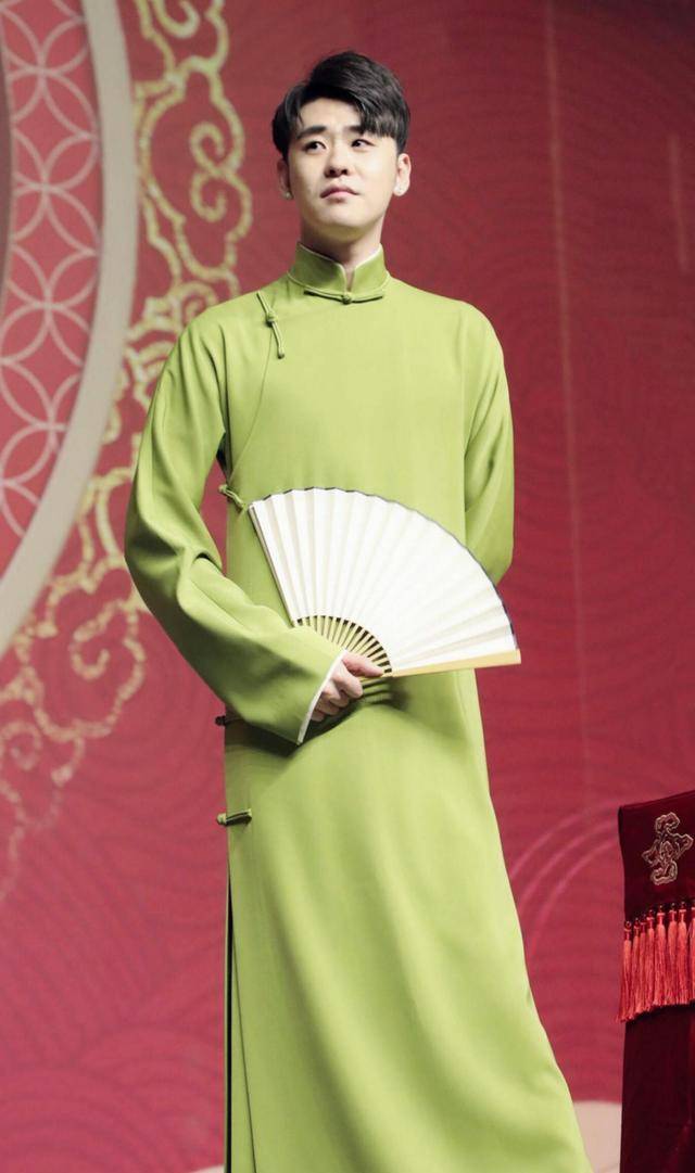 张云雷大褂之秋香绿,丫头们快来保存吧_显得_一生_娱乐