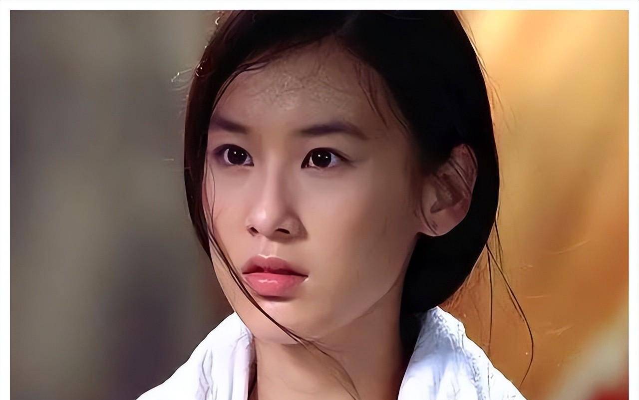 这4位女明星,出道长相甜美,年龄越大面相越刻薄,原因令人深思_黄圣依