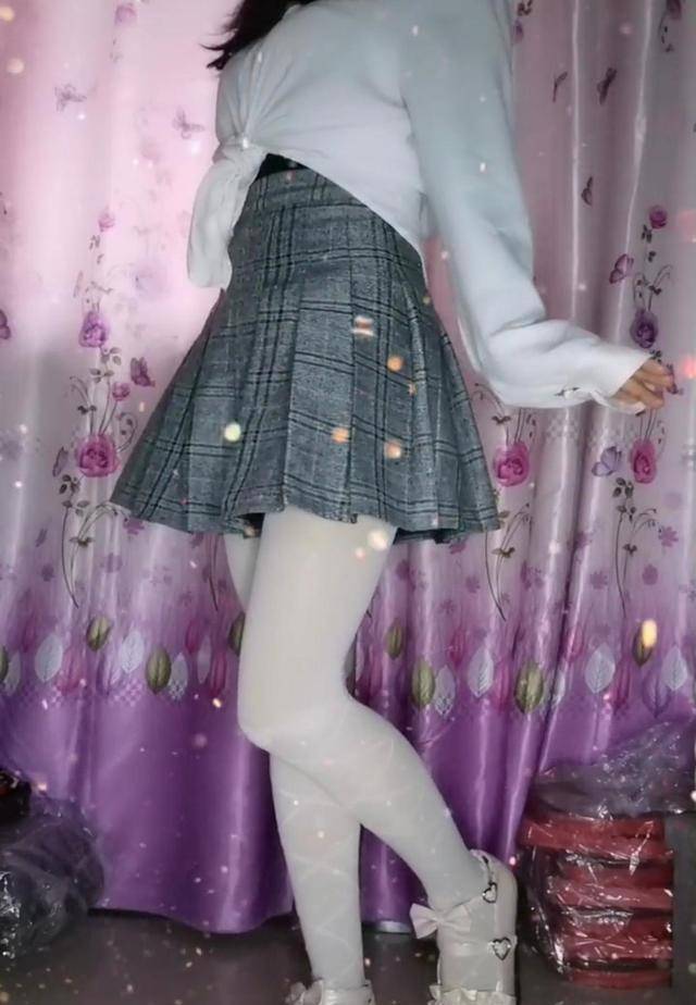 00后已经开始纹身,穿lo娘服装拍露腿照,家长:毁三观不提倡_视频_女生